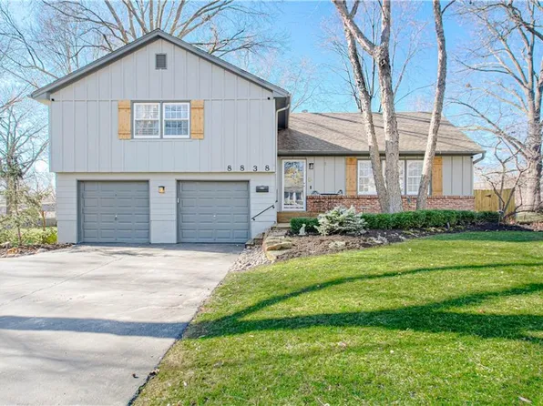8838 Newton Dr, Overland Park, KS 66212