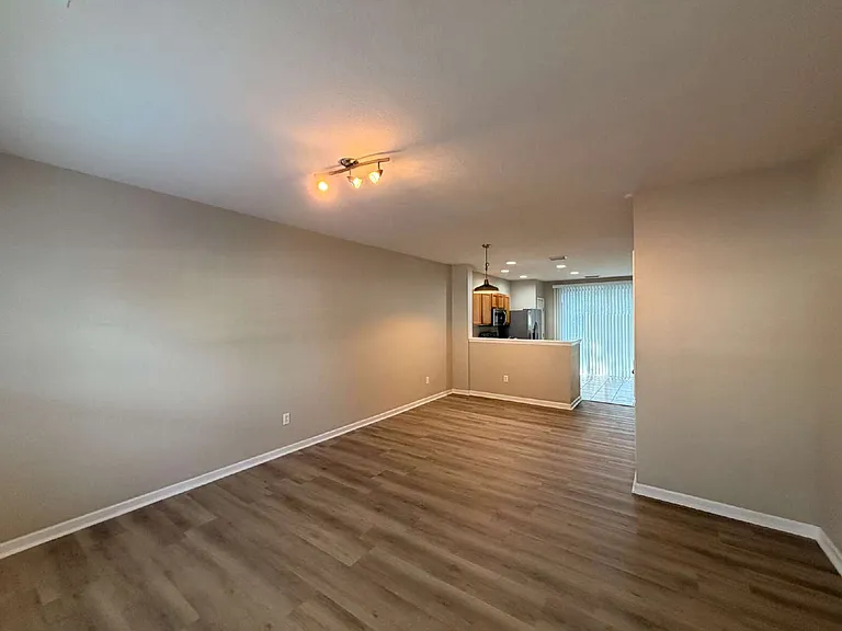 4430 SW 49th Ave — Photo 3