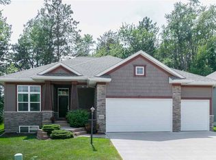 2860 Pine Cir, Coralville, IA 52241