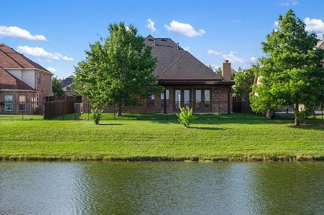 364 Grayhawk Blvd — Photo 2