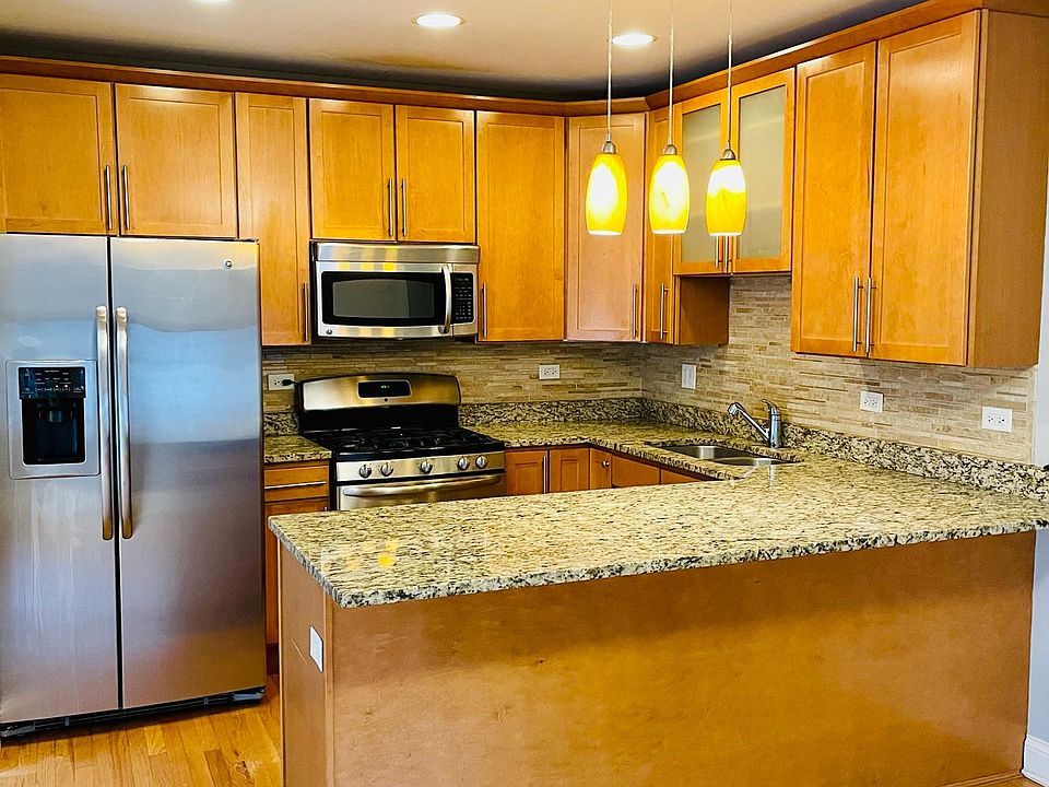1st image of 6420 S Woodlawn Ave APT 1