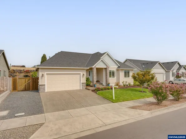 955 Grant St, Mount Angel, OR 97362