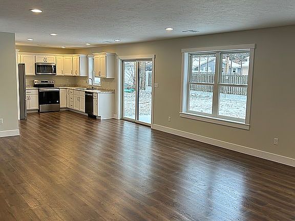 5th image of 218 E 2nd Ave