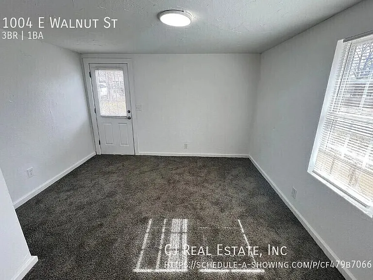 1004 E Walnut St — Photo 6