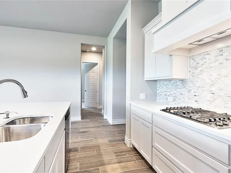 1730 Holmwood Dr — Photo 10