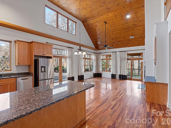 5th image of 905 Old Fiddle Rd