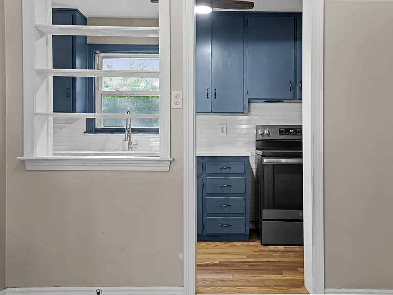 5115 N Garfield Ave — Photo 4