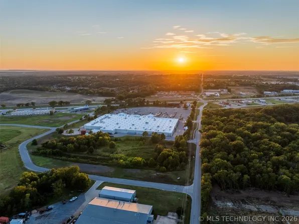 1 S 272nd East Ave, Coweta, OK 74429