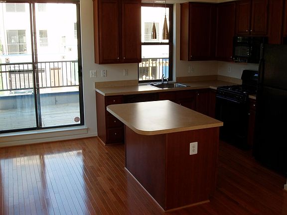 Kitchen/ Deck