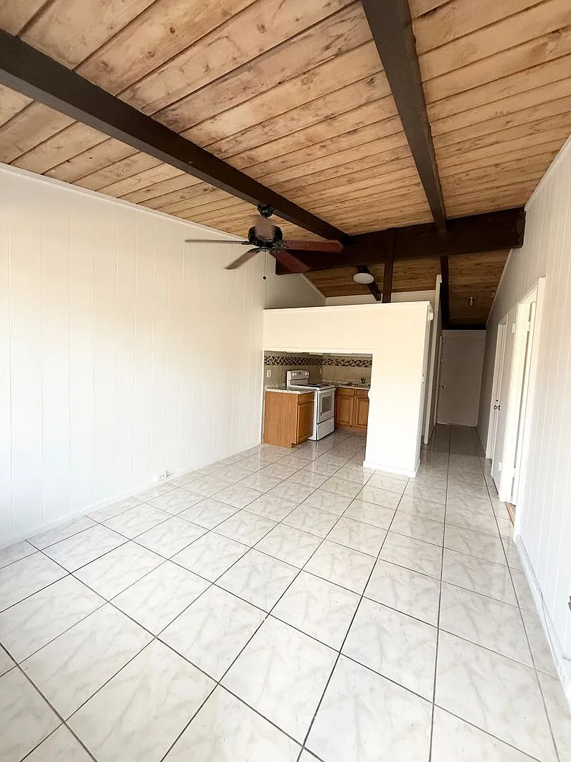 Aliamanu/Salt Lake - 2-bedroom 1 bath duplex — Photo 1