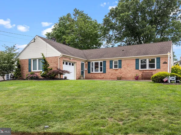 1906 Palomino Dr, Warrington, PA 18976