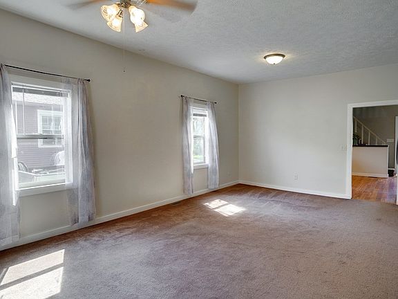 3rd image of 605 W Crawford Ave