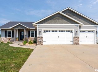 346 Hillside Dr, Eldridge, IA 52748