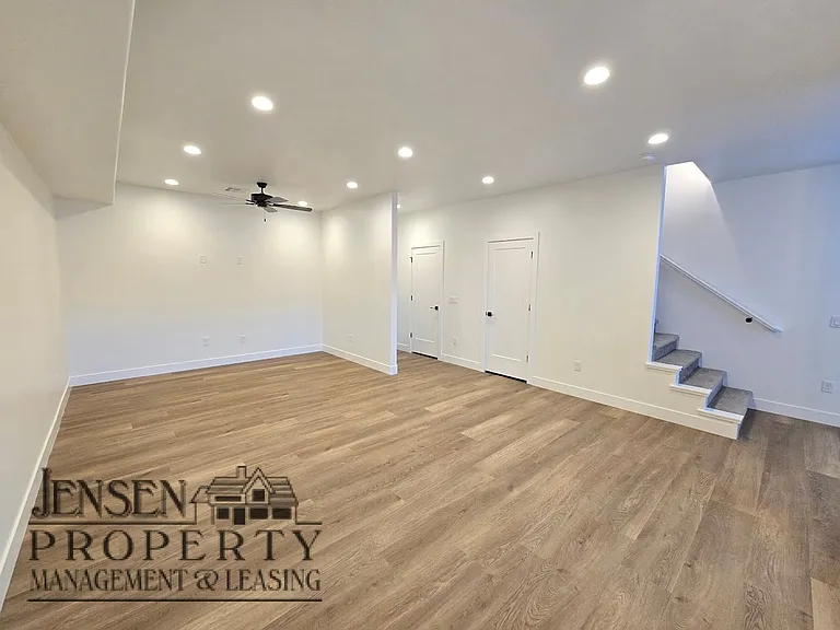 1070 W Albertine Ln — Photo 7