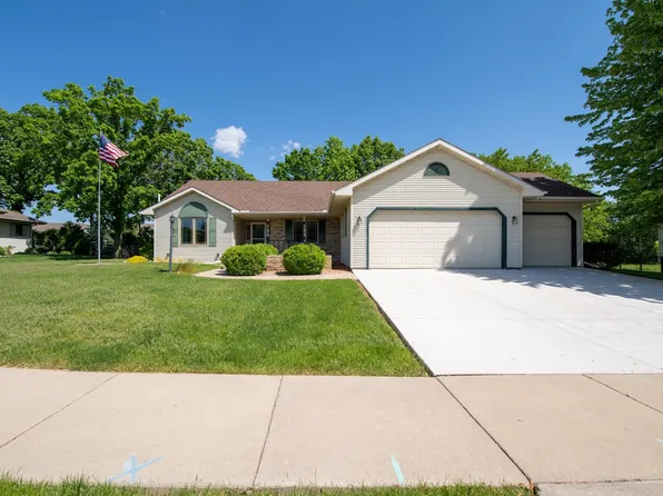 2430 Springmill Dr, Oshkosh, WI 54904