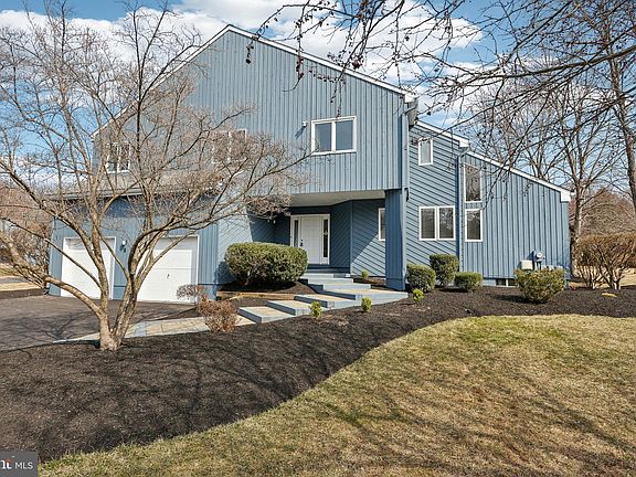 3rd image of 8 Margaret Ct