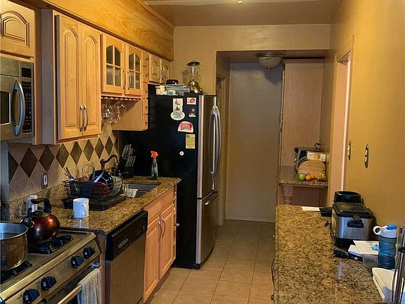 5th image of 11614 218th St