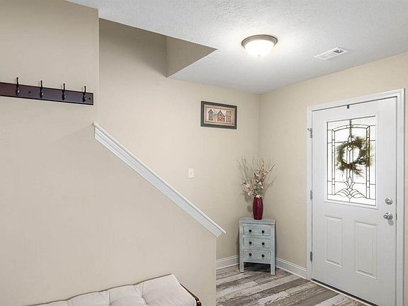 2nd image of 1119 Sierra Ln
