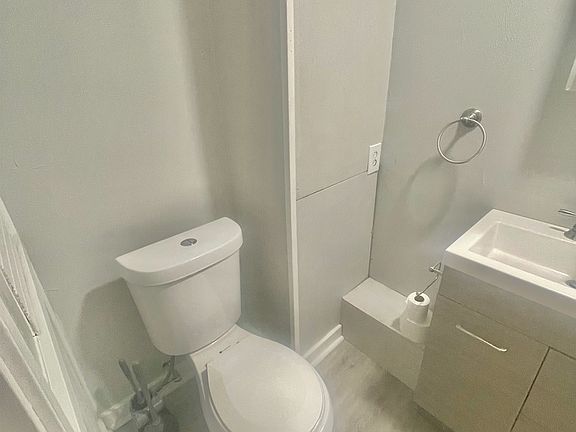 5th image of 2701-2703 Oakley Way
