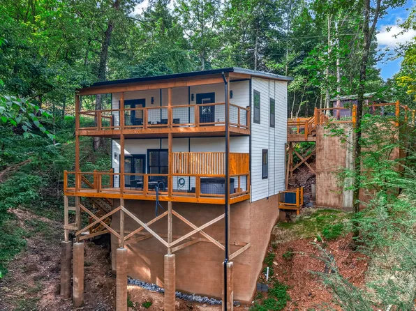 741 Ski View Ln, Sevierville, TN 37876