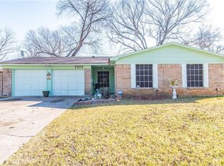 2808 Fairbrook St, Irving, TX 75062