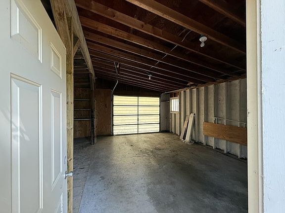 4th image of 405-401 Ohmer St