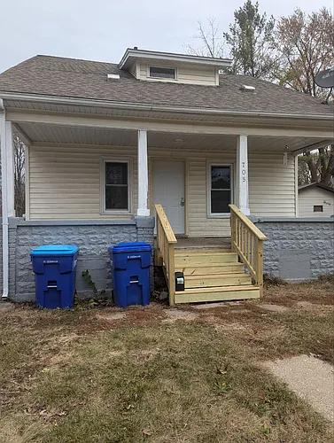 705 W Charles St Photo 1