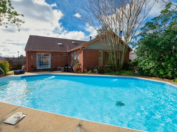 147 Long Pointe Dr, Mary Esther, FL 32569