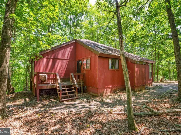 19 Snowflake Ln, Hedgesville, WV 25427