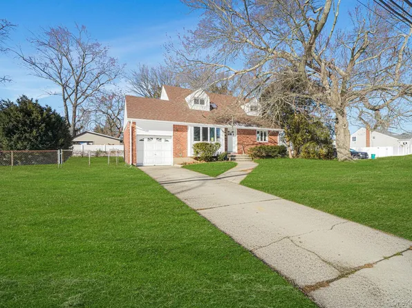 182 W 17th Street, Deer Park, NY 11729