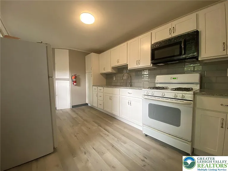 706 Northampton St #2 — Photo 2