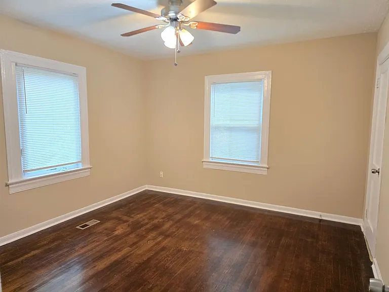 583 Colonial Cir — Photo 9