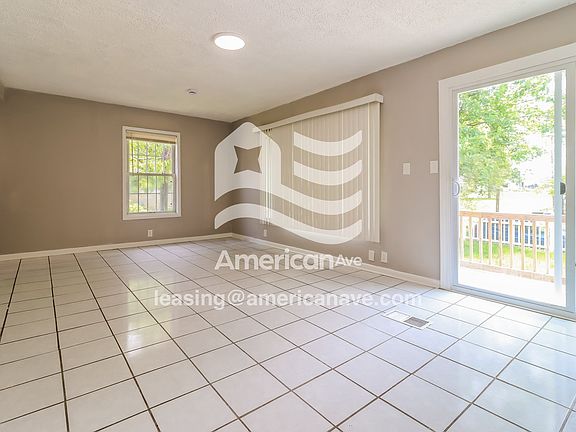 1424172_002_living_room_3.jpg