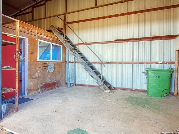 4th image of 15260 Miller Rd