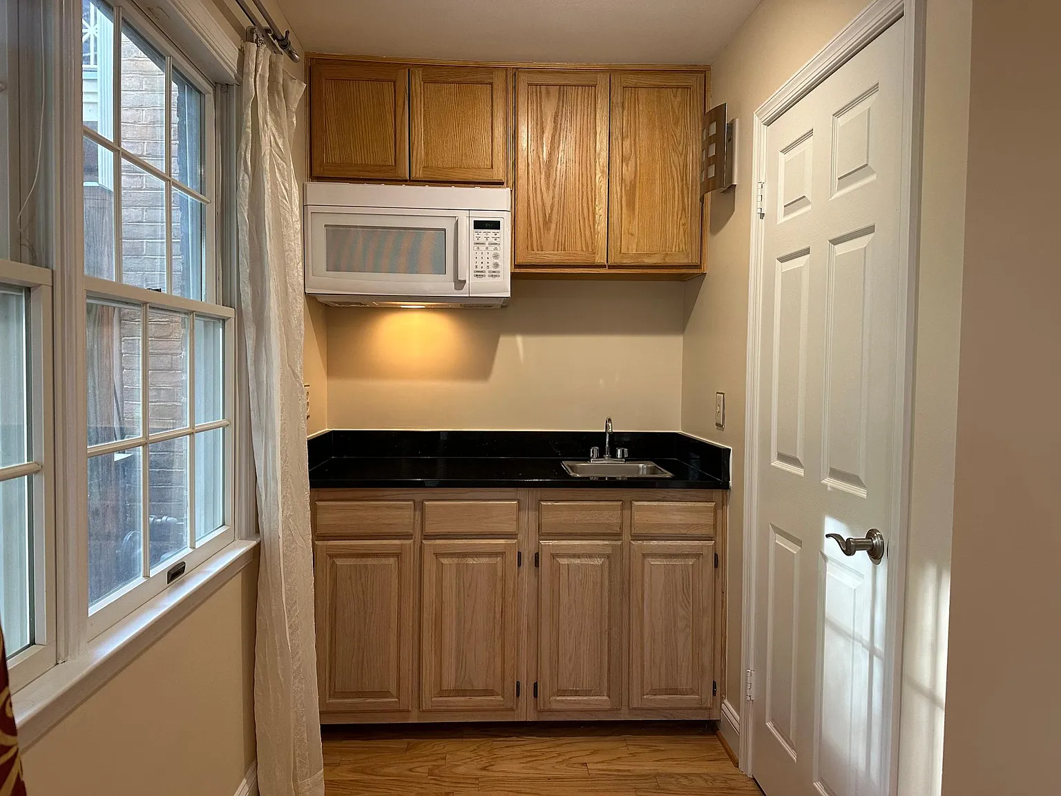 Studio, 400 sqft, $1,380 — Photo 4