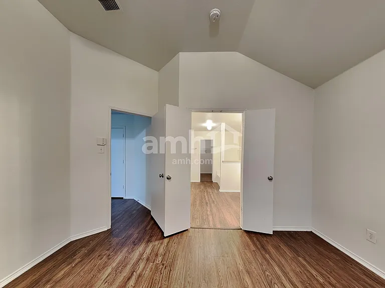 1036 Cove Hollow Dr — Photo 11
