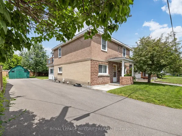 1081 Kenaston St, Ottawa, ON K1B 3P8