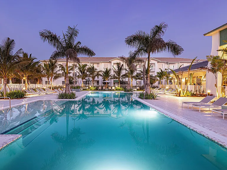 Marlowe Naples — Photo 21