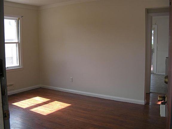 3rd image of 23337 Hughes Ave