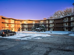 2306 Holiday Ter APT 144, Lansing, IL 60438