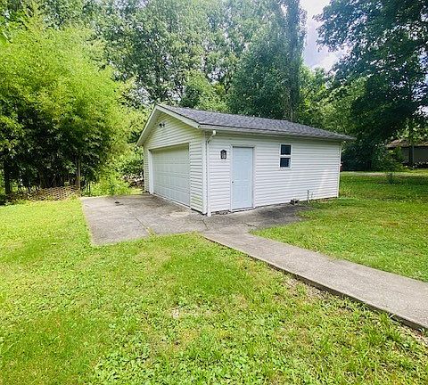 5th image of 227 E Crain Ave
