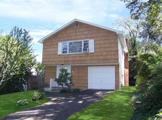 85 Locust Blvd, Ronkonkoma, NY 11779