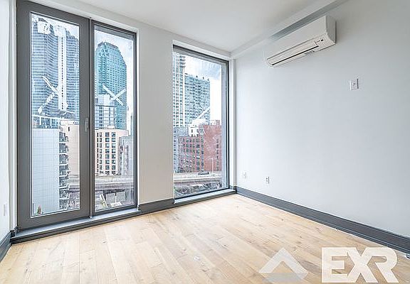 4th image of 42-22 27th St #620