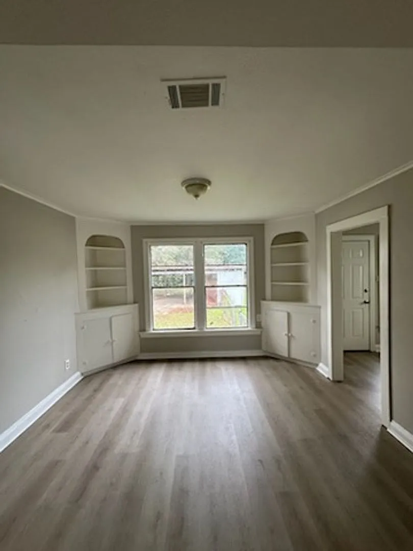 House for Lease - 701 Whittington — Photo 4