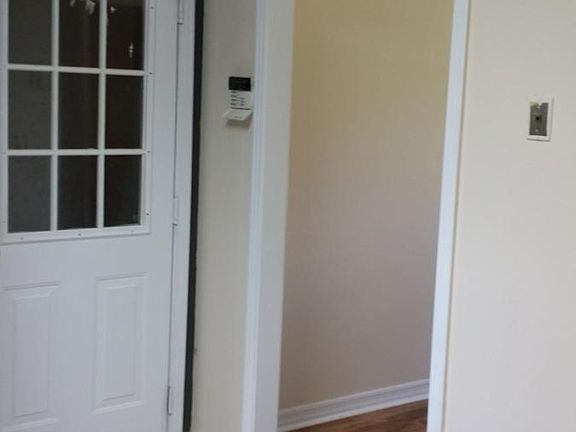 3rd image of 142 Crockett Ct