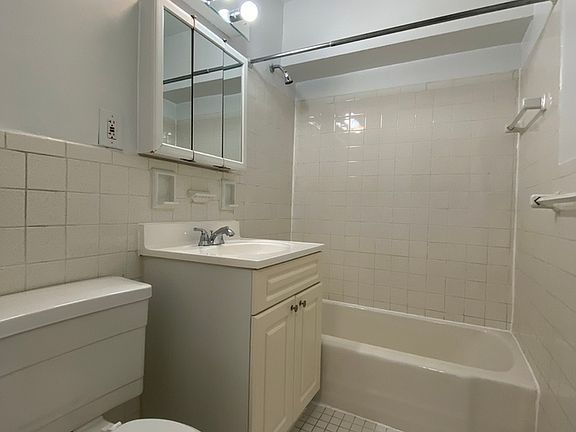 5th image of 305 E 86th St #2TE