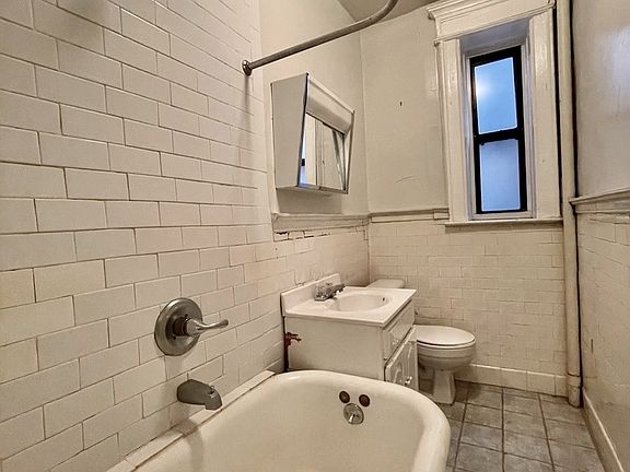 5th image of 399 Saint Johns Pl APT 2B
