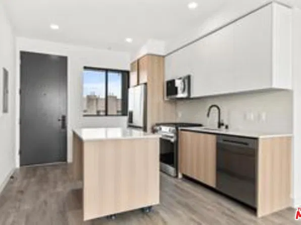 11013 Hartsook St #304, North Hollywood, CA 91601