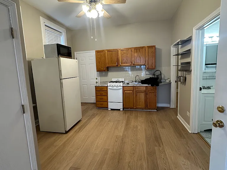 854 N Hermitage Ave #2F — Photo 3