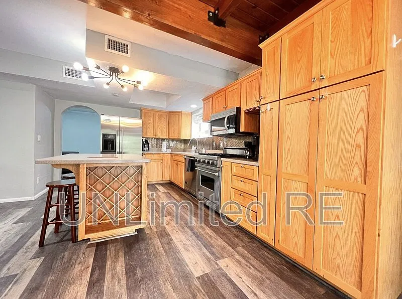 3 bed, 2.0 bath, 1344 sqft, $2,500 — Photo 3
